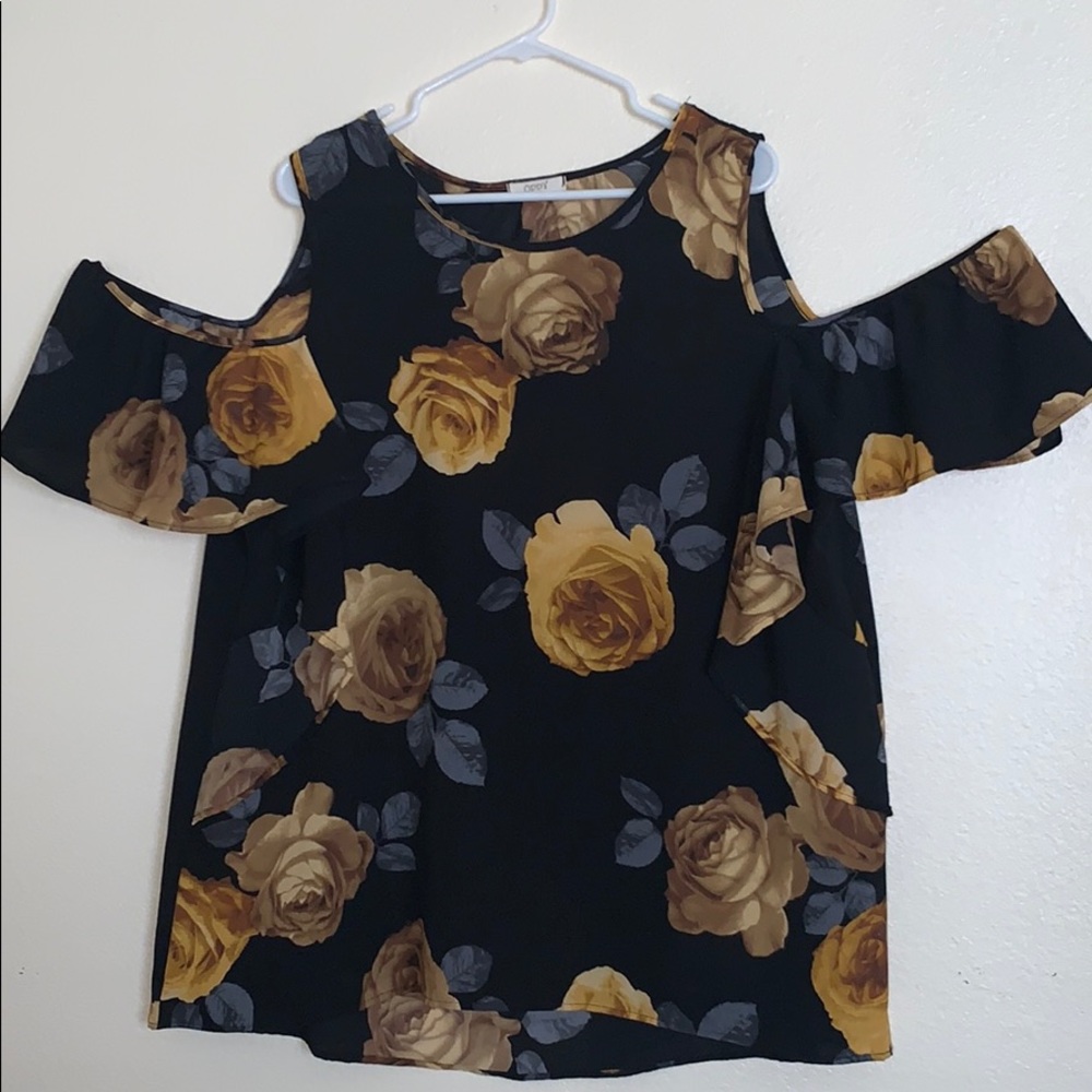 Cold shoulder top